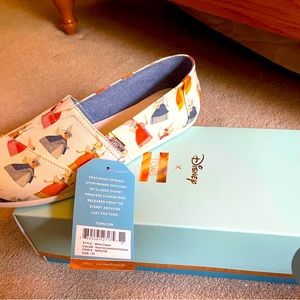 Tom’s new in box Women’s size 10 fairy godmother slip on shoes!